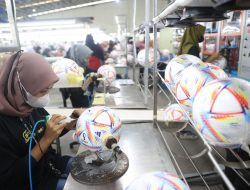 Adidas Percayakan Pembuatan Bola Resmi Piala Dunia 2022 di Madiun