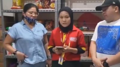 Tangkap Basah Konsumen Ambil Barang Tanpa Bayar, Kasir Alfamart Malah Ditekan untuk Minta Maaf