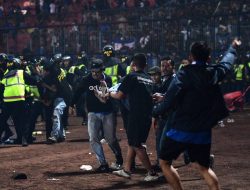 CCTV Rekam Kengerian di Pintu 13 Stadion Kanjuruhan