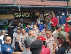 Lagi Makan Siang, Desmond Digeruduk Kader PDIP Purworejo