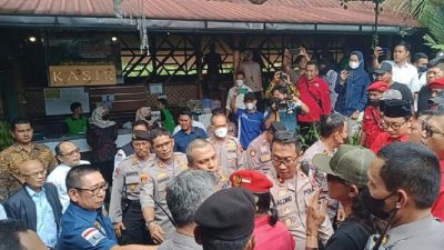 Lagi Makan Siang, Desmond Digeruduk Kader PDIP Purworejo