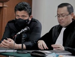 Richard Eliezer dan Arman Bersitegang di Ruang Sidang