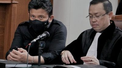 Richard Eliezer dan Arman Bersitegang di Ruang Sidang