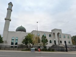 Seorang Pria Serang Syekh Yusuf Badat yang sedang Imami Salat Subuh di IFT