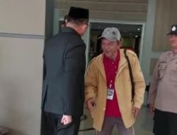 Video: Ketua DPRD Luwu Timur Abaikan Warga yang Hendak Bersalaman