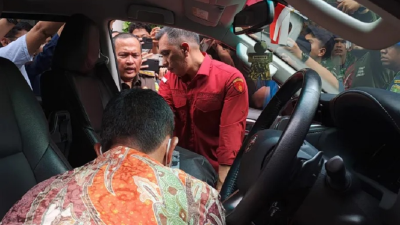 Penyidik Temukan Amplop saat Geledah Mobil Menkominfo Johnny G Plate