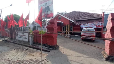 Ternyata yang Nyegel Kantor Itu Mantan Ketua DPC PDIP Cirebon