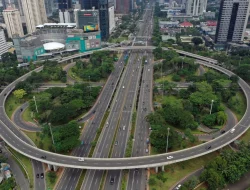 Tiba-Tiba Mobil Berhenti di Tengah Jalan Semanggi, Pengemudi Tewas