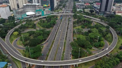 Pengemudi Mobil Tewas Semanggi