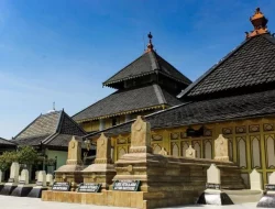 Mengenal Mitos dan Fakta Masjid Agung Demak