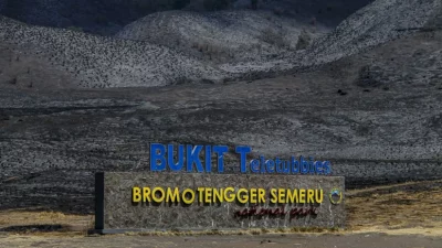 Wisata Gunung Bromo Buka Kembali, Pendakian Semeru Masih Tutup