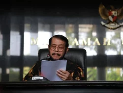 Berbagai Pihak Minta Anwar Usman Mundur dari MK