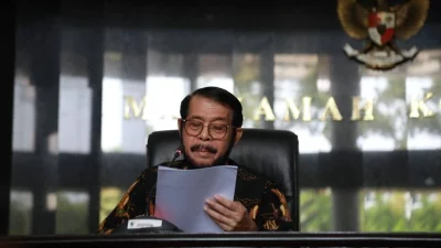 Berbagai Pihak Minta Anwar Usman Mundur dari MK