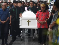 Jenazah Lukas Enembe Dimakamkan Siang Ini di Jayapura