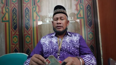 Kerja Serabutan Tak Padamkan Niat Mbah Tono Naik Haji