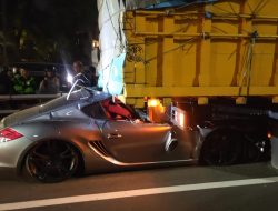 Pengemudi Tewas, Begini Kronologi Porsche Tabrak Belakang Truk