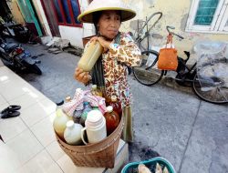 31 Tahun Sudah Mbah Marem Jualan Jamu Gendong Keliling